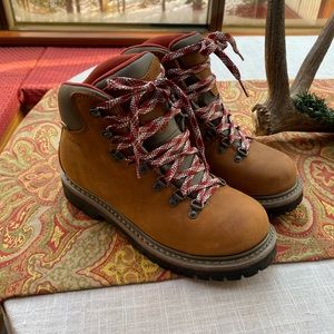 COPY - Cutest Retro Hiking Boots Ever
